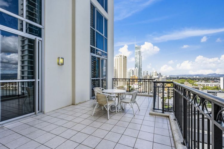 Chevron Renaissance Apartment 1135