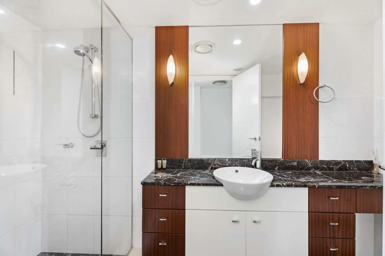 Chevron Renaissance Apartment 1323