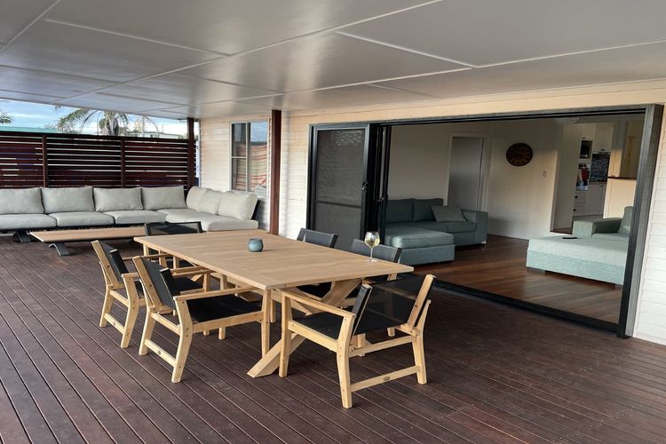 JJ s Holiday House
