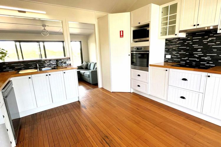 JJ s Holiday House