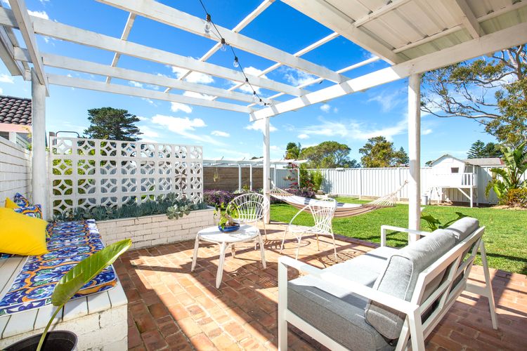 Whitewash – Pet Friendly – 5 Mins Walk to Beach