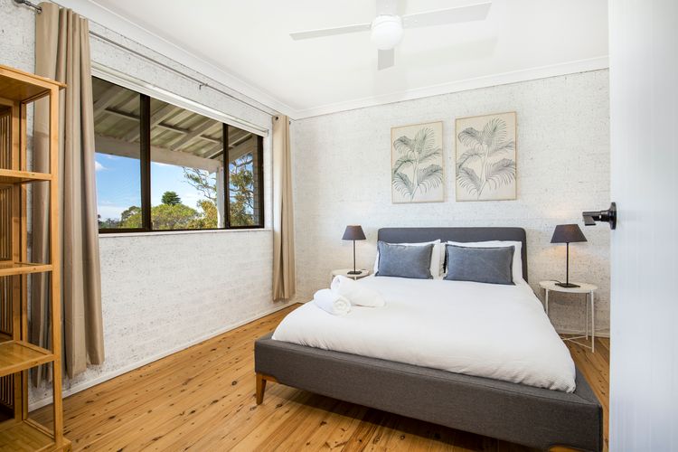 Whitewash – Pet Friendly – 5 Mins Walk to Beach