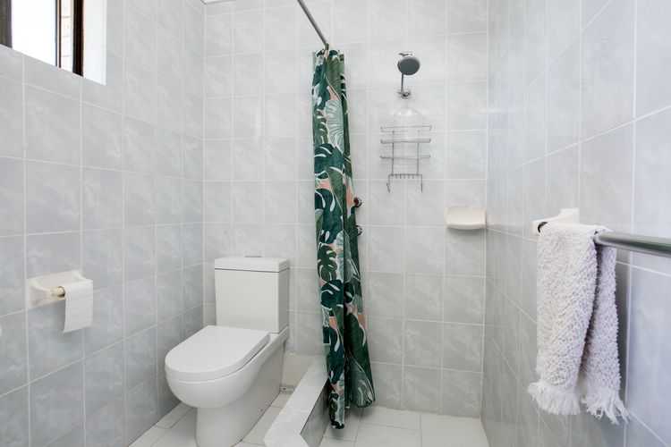 Whitewash – Pet Friendly – 5 Mins Walk to Beach