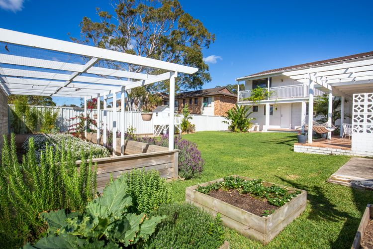 Whitewash – Pet Friendly – 5 Mins Walk to Beach