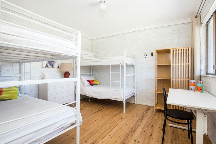 Whitewash – Pet Friendly – 5 Mins Walk to Beach
