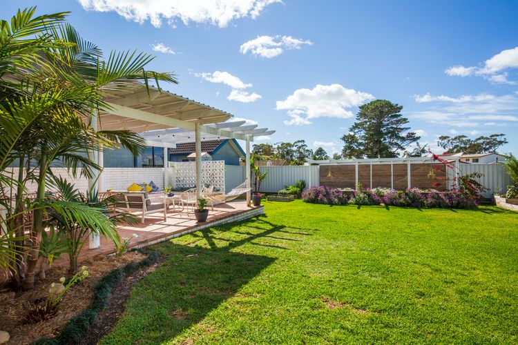 Whitewash – Pet Friendly – 5 Mins Walk to Beach