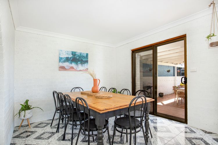 Whitewash – Pet Friendly – 5 Mins Walk to Beach