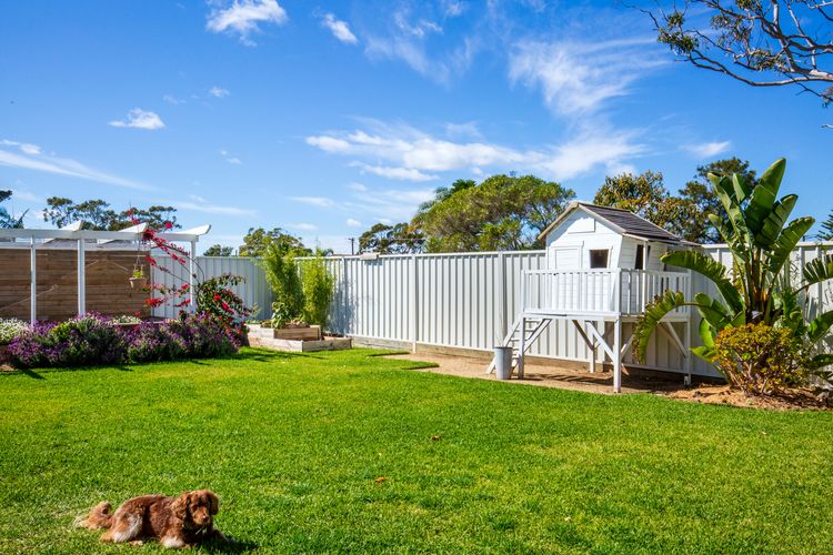 Whitewash – Pet Friendly – 5 Mins Walk to Beach