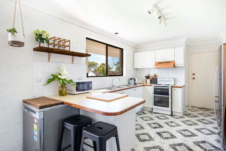 Whitewash – Pet Friendly – 5 Mins Walk to Beach