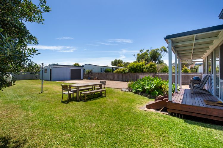 Amazing beach only a few minutes walk away, Easy access to an amazing surf beach for surfing