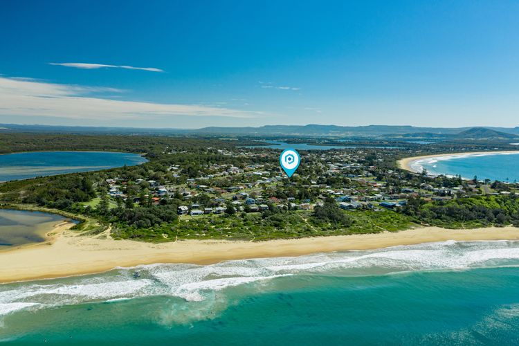 Amazing beach only a few minutes walk away, Easy access to an amazing surf beach for surfing