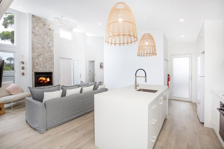 Unwind – Pet Friendly – 1 Min Walk to Beach