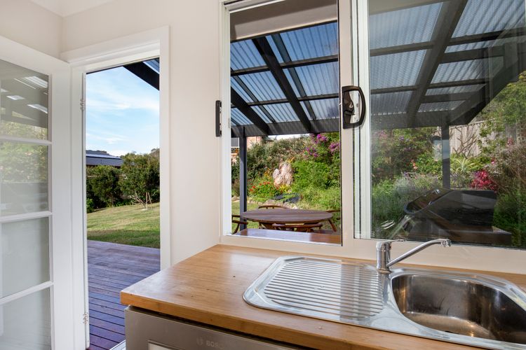 WindanSea Cottage – Pet Friendly – Ocean Glimpses