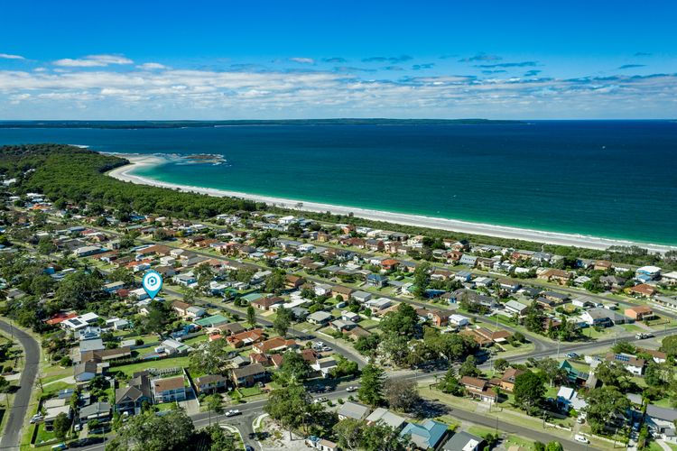 Amazing beach only a few minutes walk away, Close to local golf course
