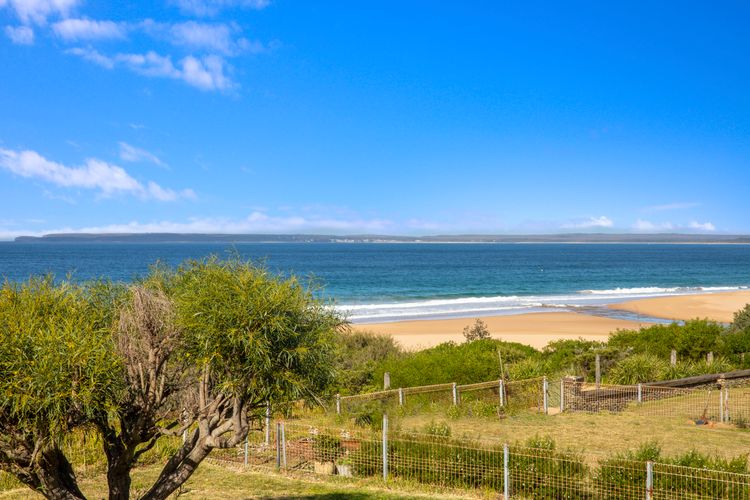 Amazing beach only a few minutes walk away, Easy access to an amazing surf beach for surfing