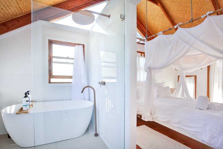 The Treehouse – Pet Friendly – 2 Mins Walk to Beach