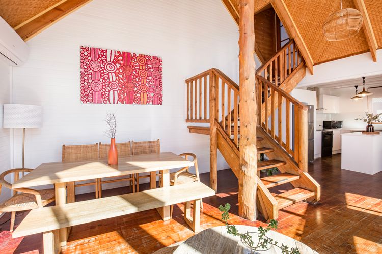 The Treehouse – Pet Friendly – 2 Mins Walk to Beach