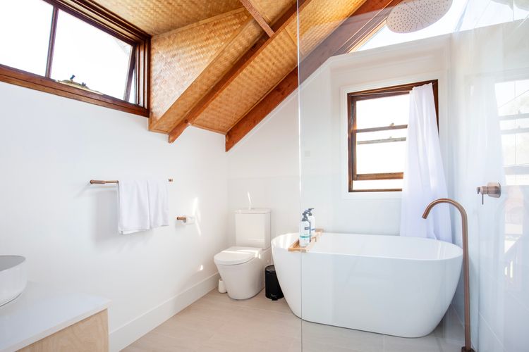 The Treehouse – Pet Friendly – 2 Mins Walk to Beach