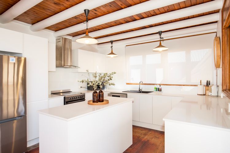 The Treehouse – Pet Friendly – 2 Mins Walk to Beach