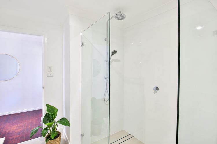 The Treehouse – Pet Friendly – 2 Mins Walk to Beach
