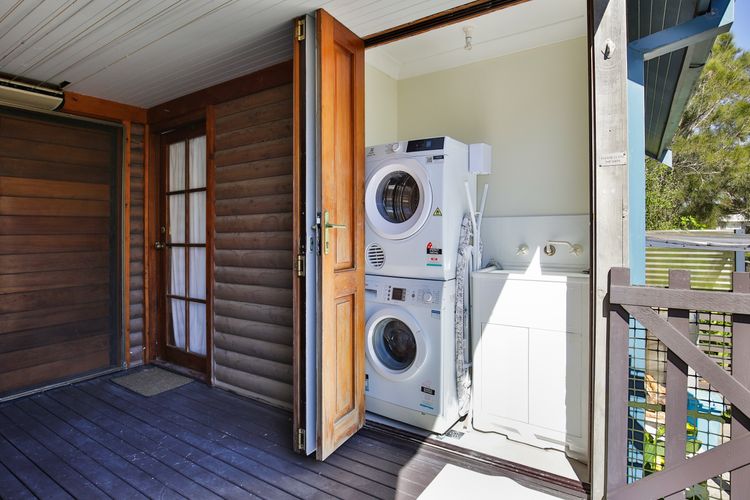 The Treehouse – Pet Friendly – 2 Mins Walk to Beach
