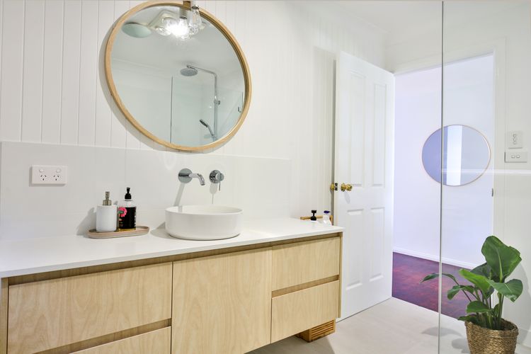 The Treehouse – Pet Friendly – 2 Mins Walk to Beach