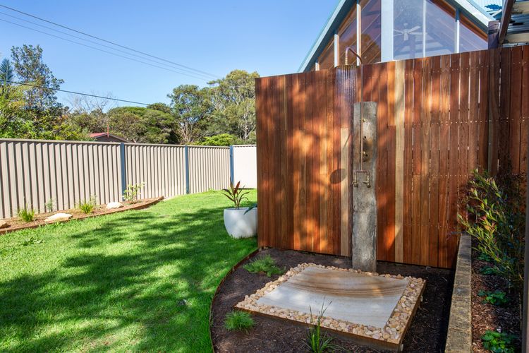 The Treehouse – Pet Friendly – 2 Mins Walk to Beach