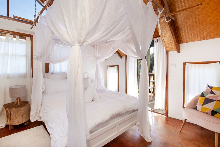 The Treehouse – Pet Friendly – 2 Mins Walk to Beach