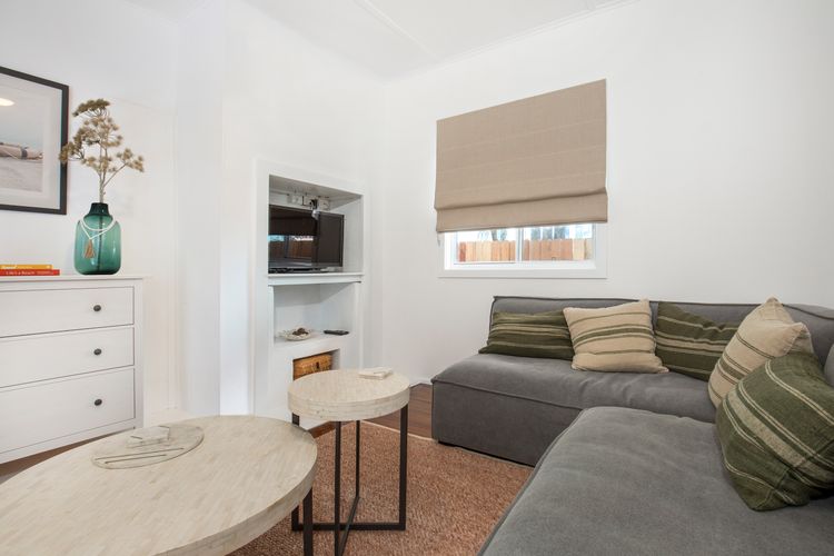 Fishery Road Cottage – Newly Renovated – Pet Friendly – 2 Mins Walk to Beach