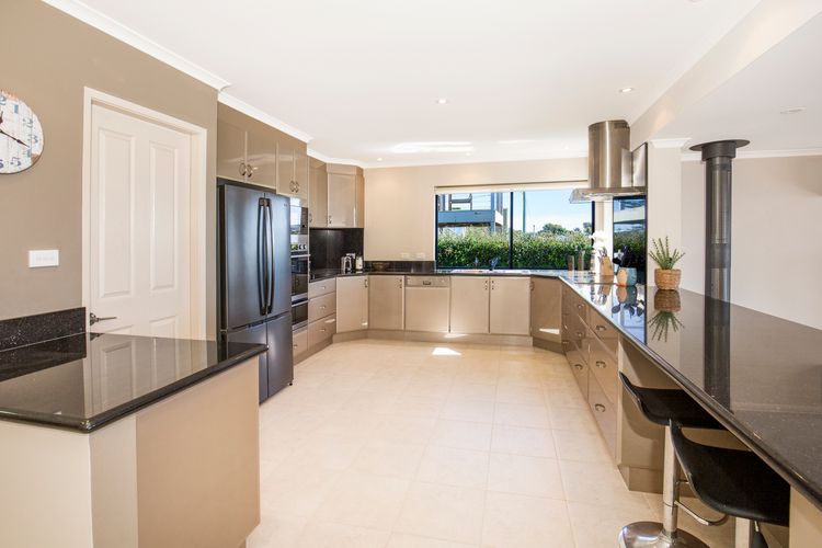 Eclipse – Absolute Beachfront with Stunning Views