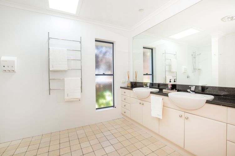 Eclipse – Absolute Beachfront with Stunning Views