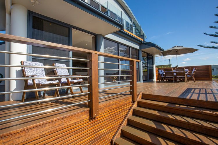 Eclipse – Absolute Beachfront with Stunning Views