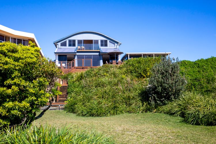 Eclipse – Absolute Beachfront with Stunning Views