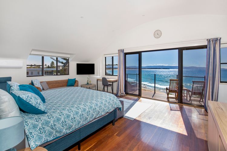 Eclipse – Absolute Beachfront with Stunning Views