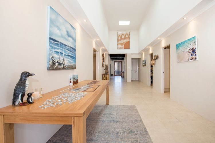 Eclipse – Absolute Beachfront with Stunning Views