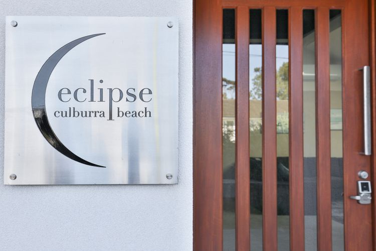 Eclipse – Absolute Beachfront with Stunning Views