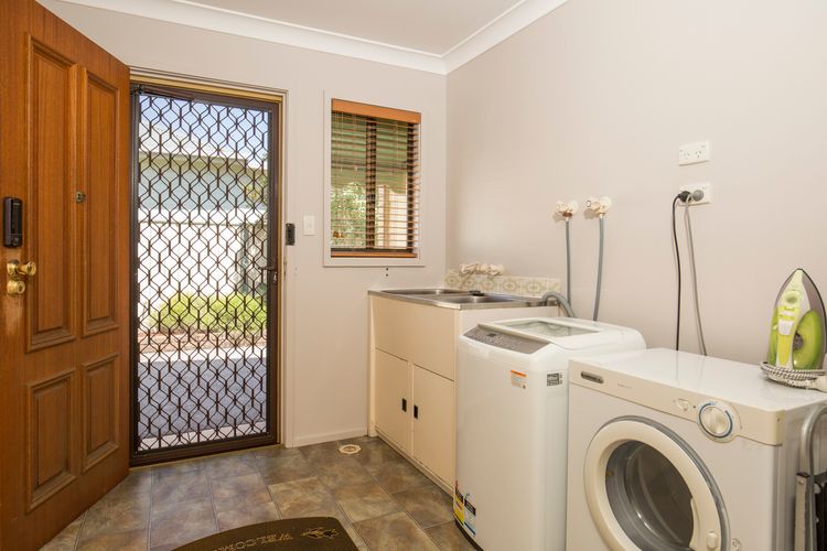Enchante` – Pet Friendly – Absolute Waterfront – Fireplace