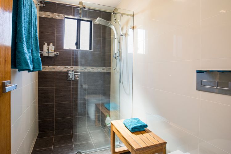 Enchante` – Pet Friendly – Absolute Waterfront – Fireplace