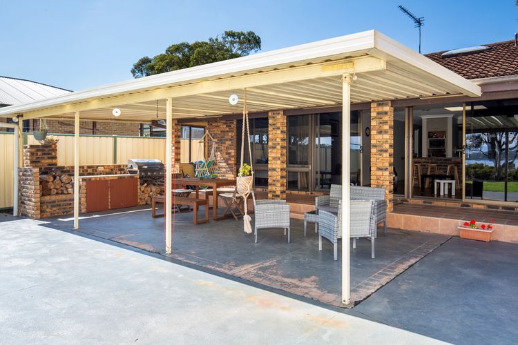 Enchante` – Pet Friendly – Absolute Waterfront – Fireplace