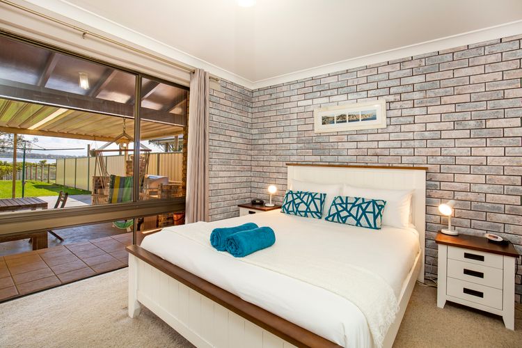 Enchante` – Pet Friendly – Absolute Waterfront – Fireplace
