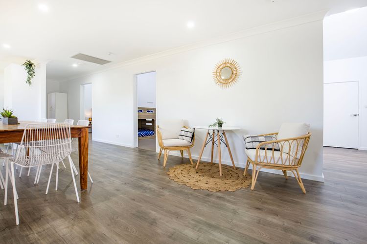 Coastal Capers – Pet Friendly – 10 Mins Walk to Beach