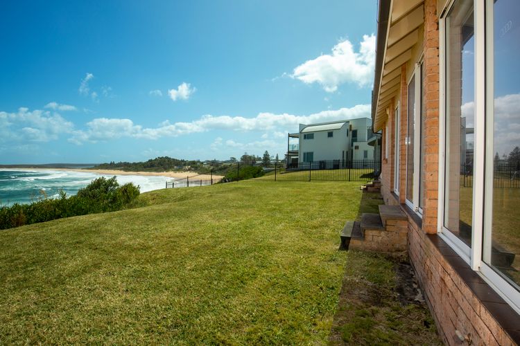 Easy access to an amazing surf beach for surfing, Amazing beach only a few minutes walk away