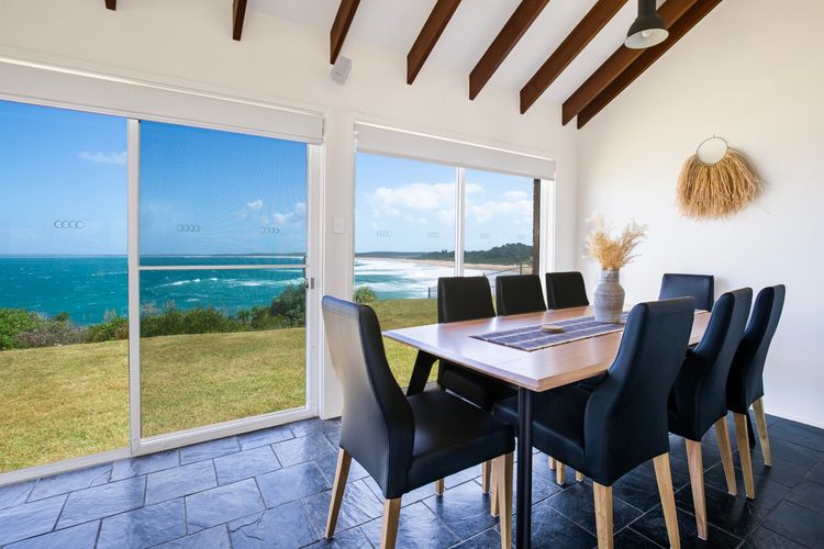 Easy access to an amazing surf beach for surfing, Amazing beach only a few minutes walk away
