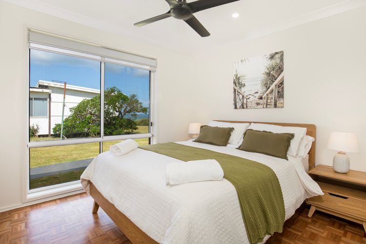 Surfside – Waterfront with Stunning Views