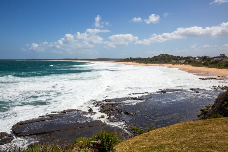 Easy access to an amazing surf beach for surfing, Amazing beach only a few minutes walk away