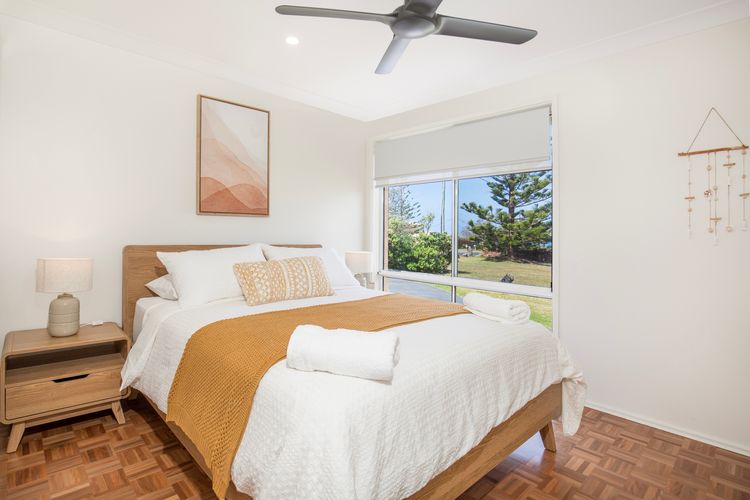Surfside – Waterfront with Stunning Views