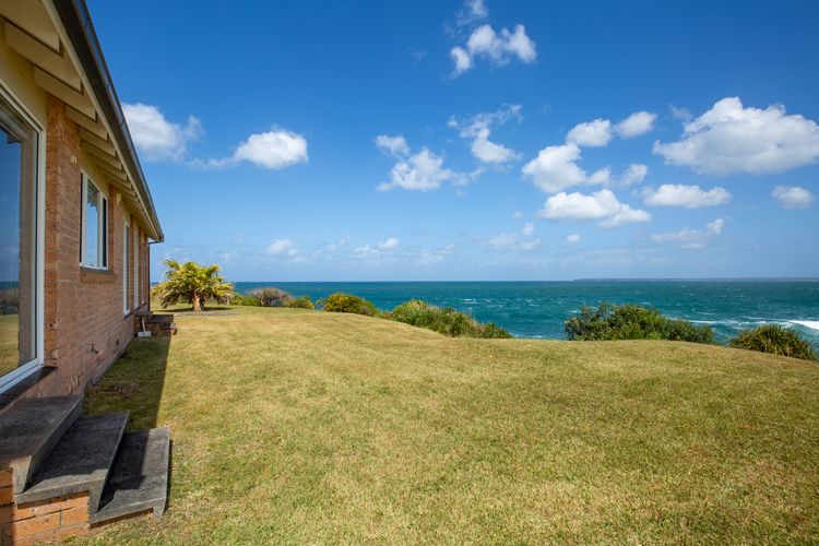 Easy access to an amazing surf beach for surfing, Amazing beach only a few minutes walk away