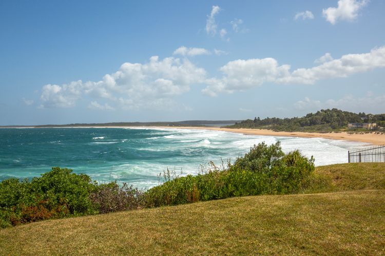 Easy access to an amazing surf beach for surfing, Amazing beach only a few minutes walk away
