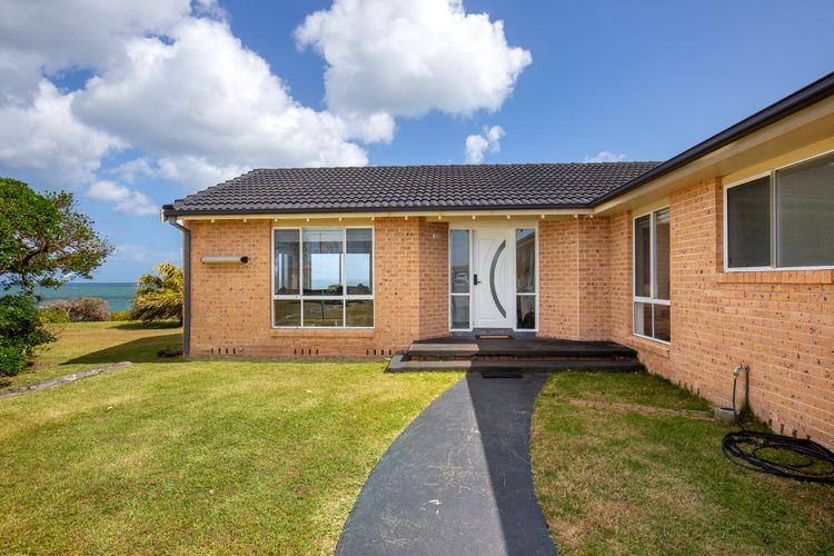 Surfside – Waterfront with Stunning Views
