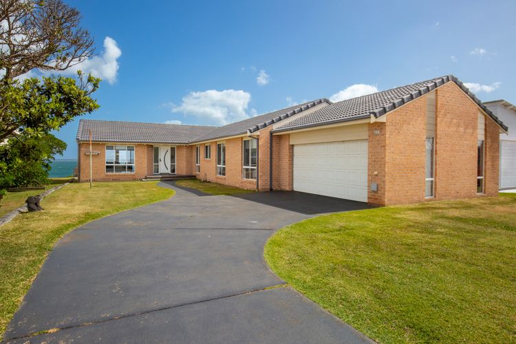 Surfside – Waterfront with Stunning Views